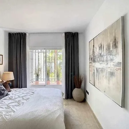 Luxury Penthouse Walking Distance To Puerto Banus *
