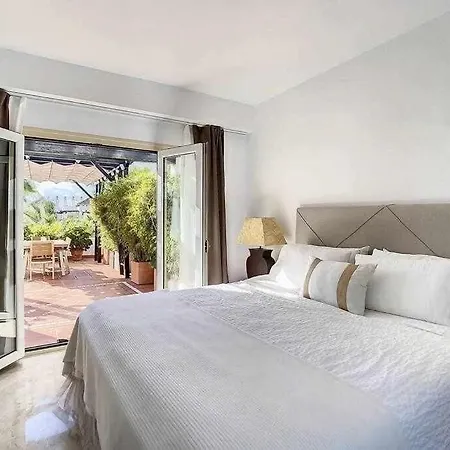 Apartment Luxury Penthouse Walking Distance To Puerto Banus *