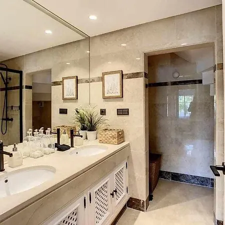 Luxury Penthouse Walking Distance To Puerto Banus Apartment *