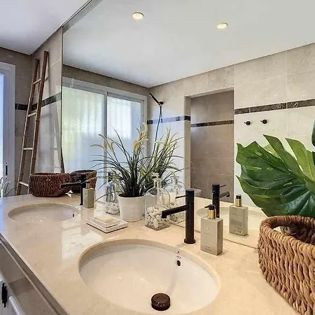 Luxury Penthouse Walking Distance To Puerto Banus Apartment