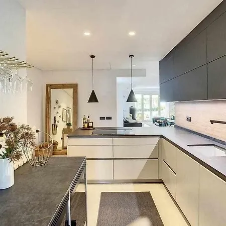 Apartment Luxury Penthouse Walking Distance To Puerto Banus