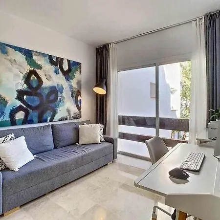 Apartment Luxury Penthouse Walking Distance To Puerto Banus *